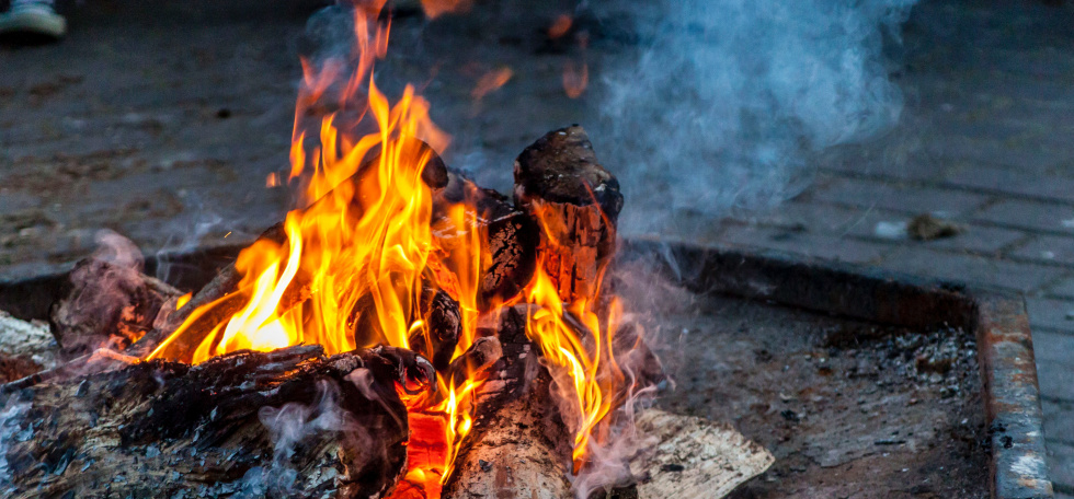 Smokey wood fire pit